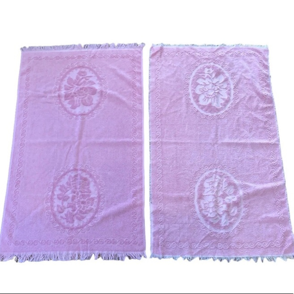 2 Vintage REVERSIBLE Pink Rose Flower Bath Towels Sculpted Fringe Floral Texture